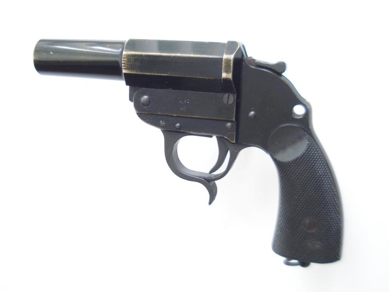 WW2 German Signal Pistol & fired Flare Casing